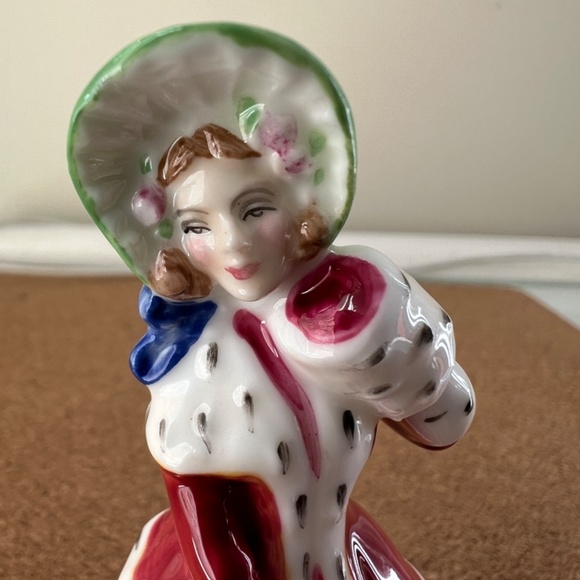 Royal Doulton's 'Christmas Morn' Miniature - Picture 3 of 15